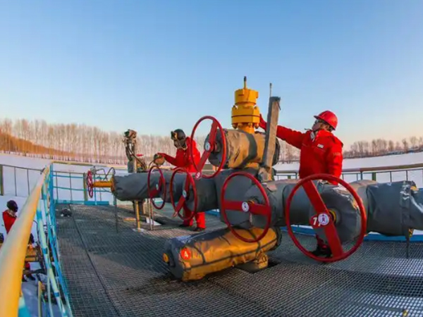 The Tuha Oilfield is accelerating efforts to advance its one million kilowatt-level new energy project.